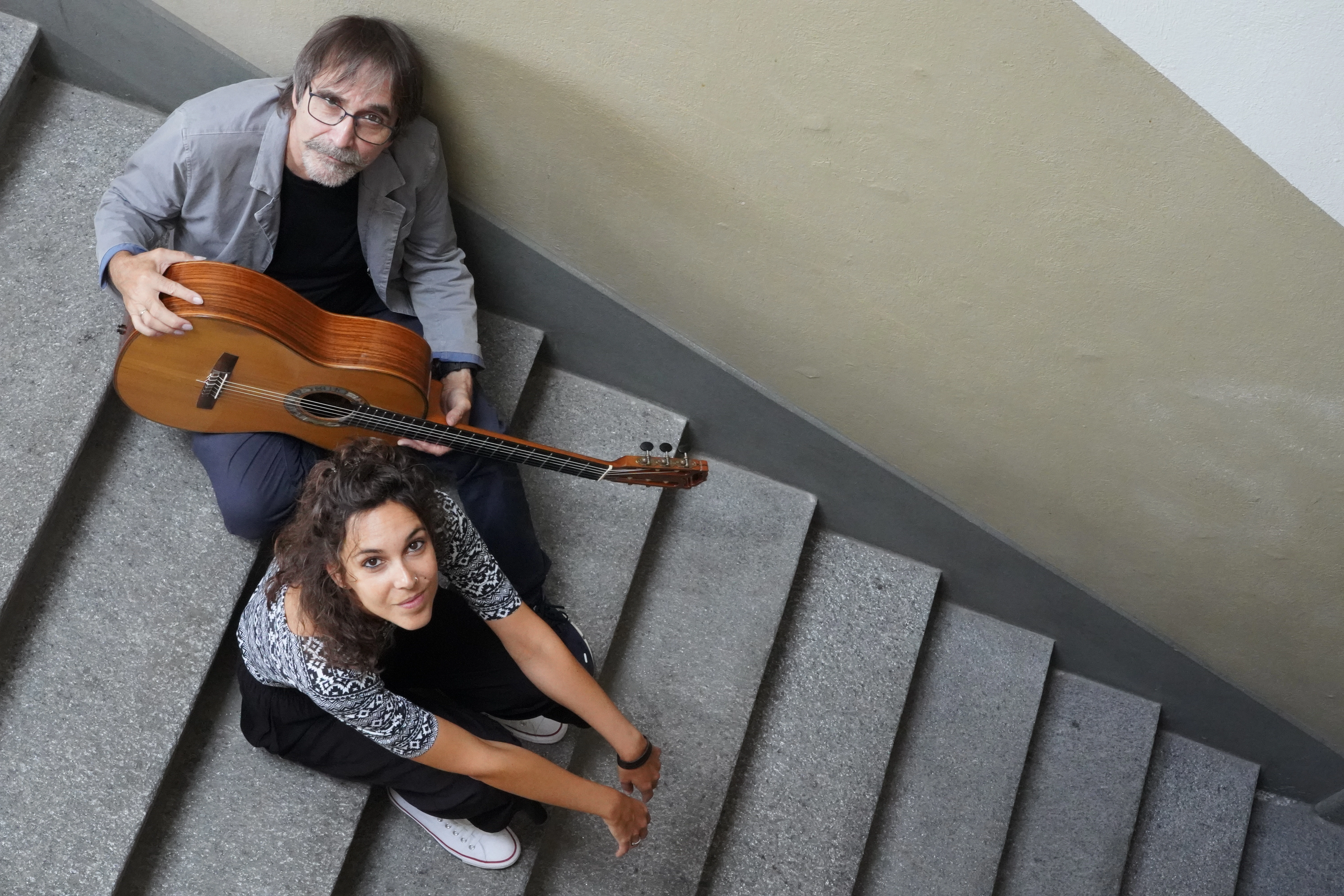 Elettra e Maurizio su scala (alto)